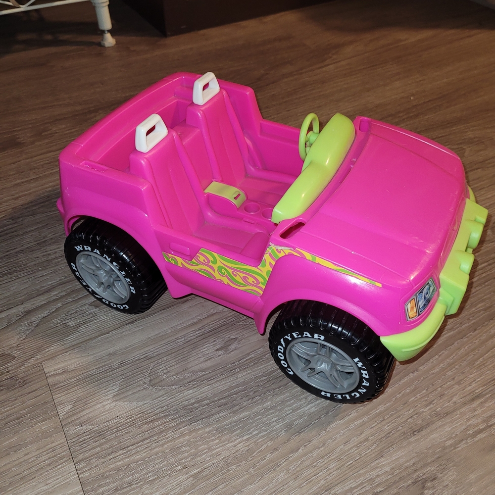 1999 Barbie Pink/ Green Jeep Wrangler Convertible Goodyear RARE